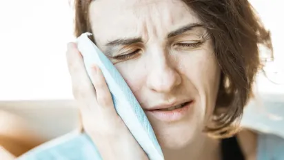 Стоматологи розповіли, як швидко і просто зняти зубний біль - фото