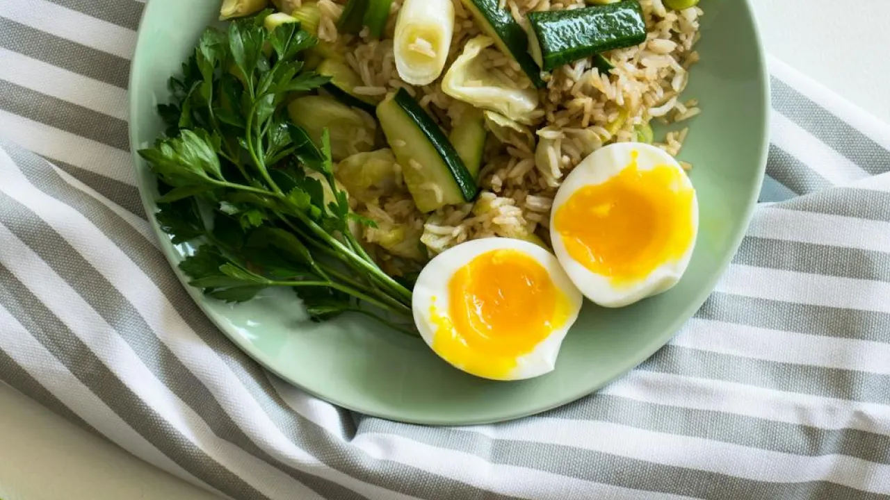 Вечірній перекус без шкоди: топ продуктів для здоров’я і сну 