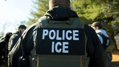 О возможных штрафах и депортации нелегальных иммигрантов из США рассказала иммиграционный адвокат Алена Шевцова - фото