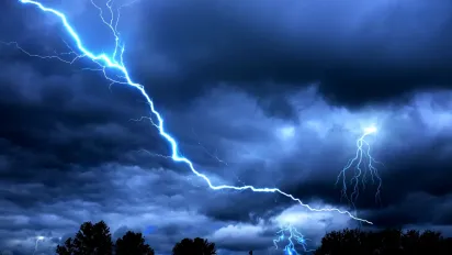 Україну накриє атмосферний фронт: синоптики попереджають про небезпечну погоду 22 травня - фото