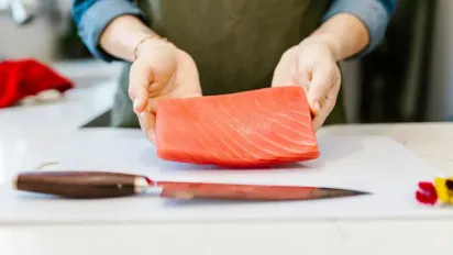 Секрет ідеальної солоної риби: як прибрати гіркоту за 30 секунд - фото