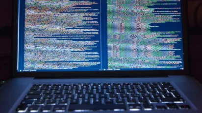 Про шахрайські схеми в соцмережах розповідає фахівець з кібербезпеки Євген Шевцов - фото