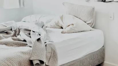 Ранкова звичка, яка шкодить: не застеляйте ліжко хоча б 30 хвилин - фото