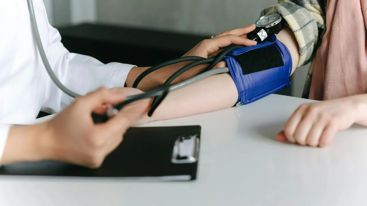 Як терміново знизити тиск без таблеток: 5 реальних способів 