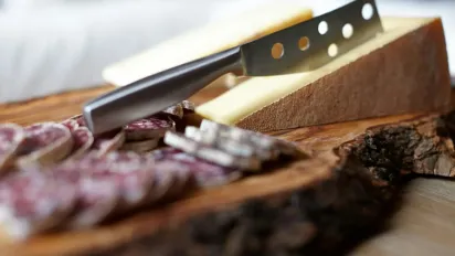 Чому люди перестають вживати пармезан: правда про метод його приготування - фото