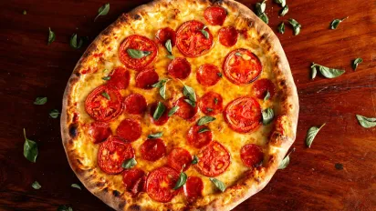 Ледача піца на сковороді — без замісу, без клопоту - фото