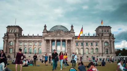 Німеччина зменшує кількість біженців в країні: що буде з українцями - фото