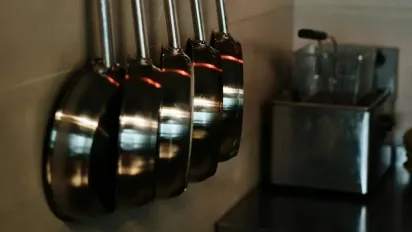 Стара сковорода як нова: простий спосіб видалити багаторічний нагар - фото