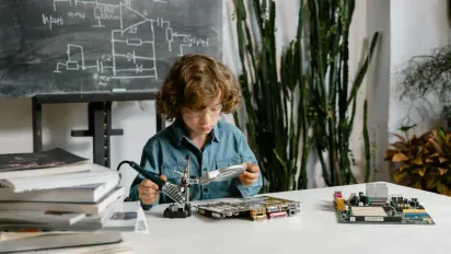 Лідери за рівнем інтелекту: у які місяці народжуються найрозумніші діти — відповідь вчених - фото