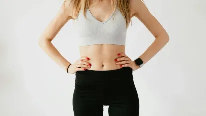 Забудьте про жорсткі дієти: 4 продукти, які реально спалюють жир на животі - фото