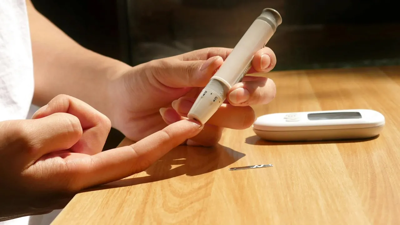 Лікарі попереджають: ранні симптоми діабету, які часто не беруть до уваги 