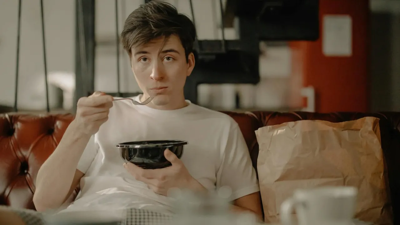 Ці жести говорять більше за слова: що звички кажуть про ваш характер 