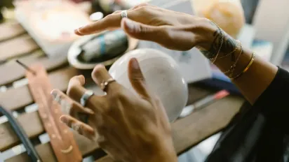 Колір аури за знаком Зодіаку: що він означає і як впливає на життя - фото