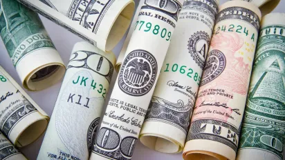 Просто так тепер не здаси: запустили нові правила щодо обміну доларів - фото