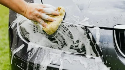 Як не знищити кузов власними руками: 7 помилок при митті авто, яких варто уникати - фото