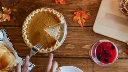 Секрет швидкого пирога: все по 12 ложок і мінімум зусиль - фото