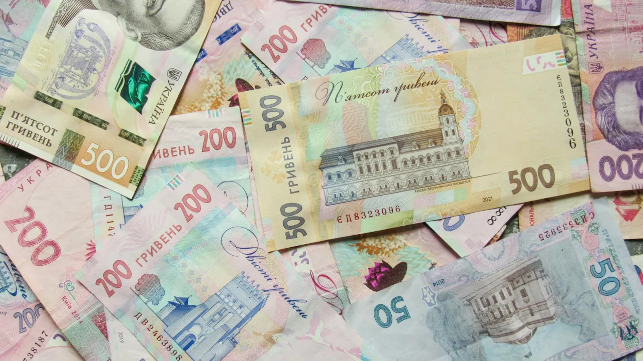 Хто з українців може отримати грошову допомогу в розмірі 10 800 гривень: умови та деталі 