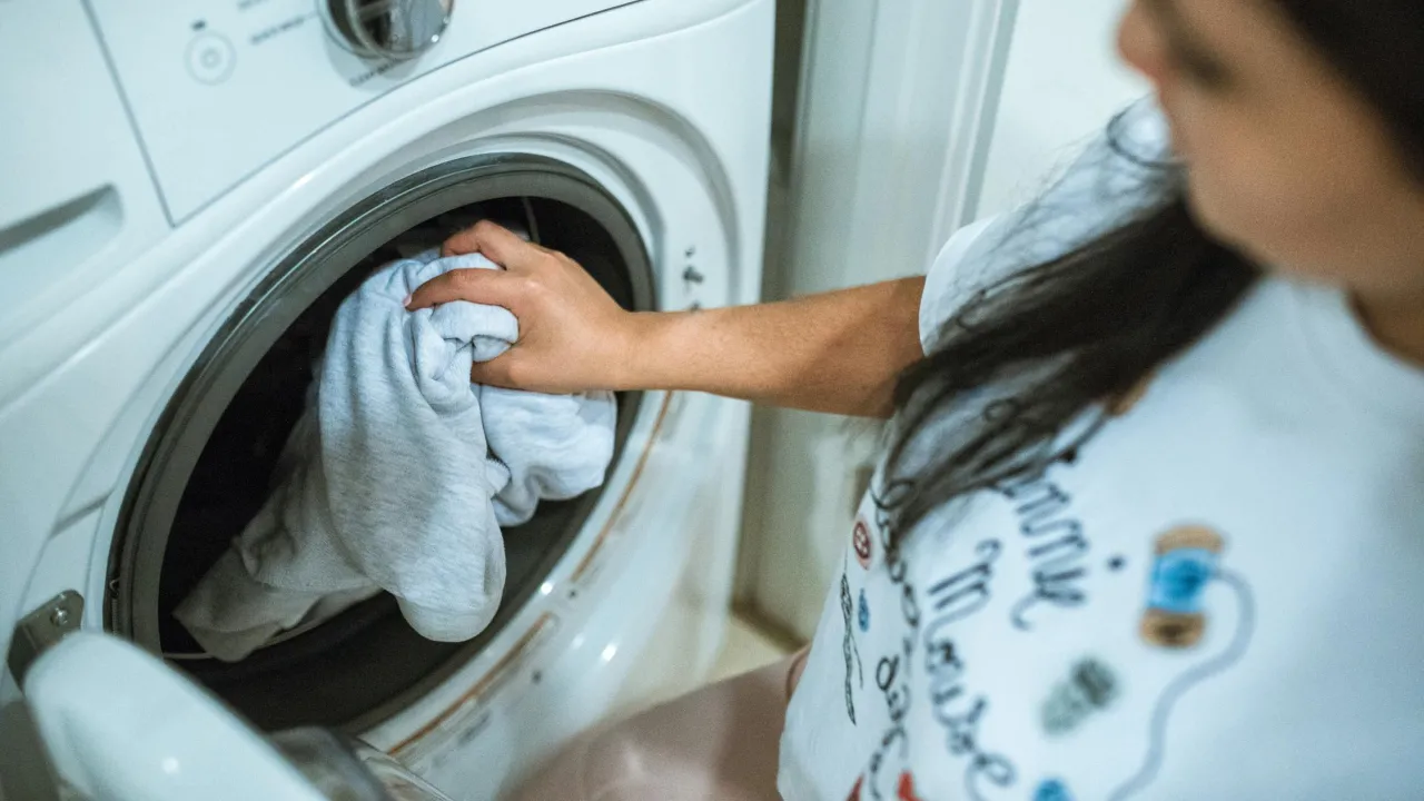 Літній ворог вашої техніки: як захистити пральну машину від піску 