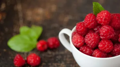 Щоб малина вродила рясно – не забудьте про ці три дії: аграрії назвали головні помилки дачників - фото