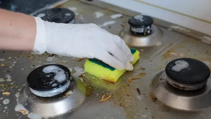 Як ефективно очистити плиту від жиру: прості способи, які дійсно працюють - фото