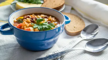 Не суп, а вбивця: перші страви, які краще не вживати  - фото