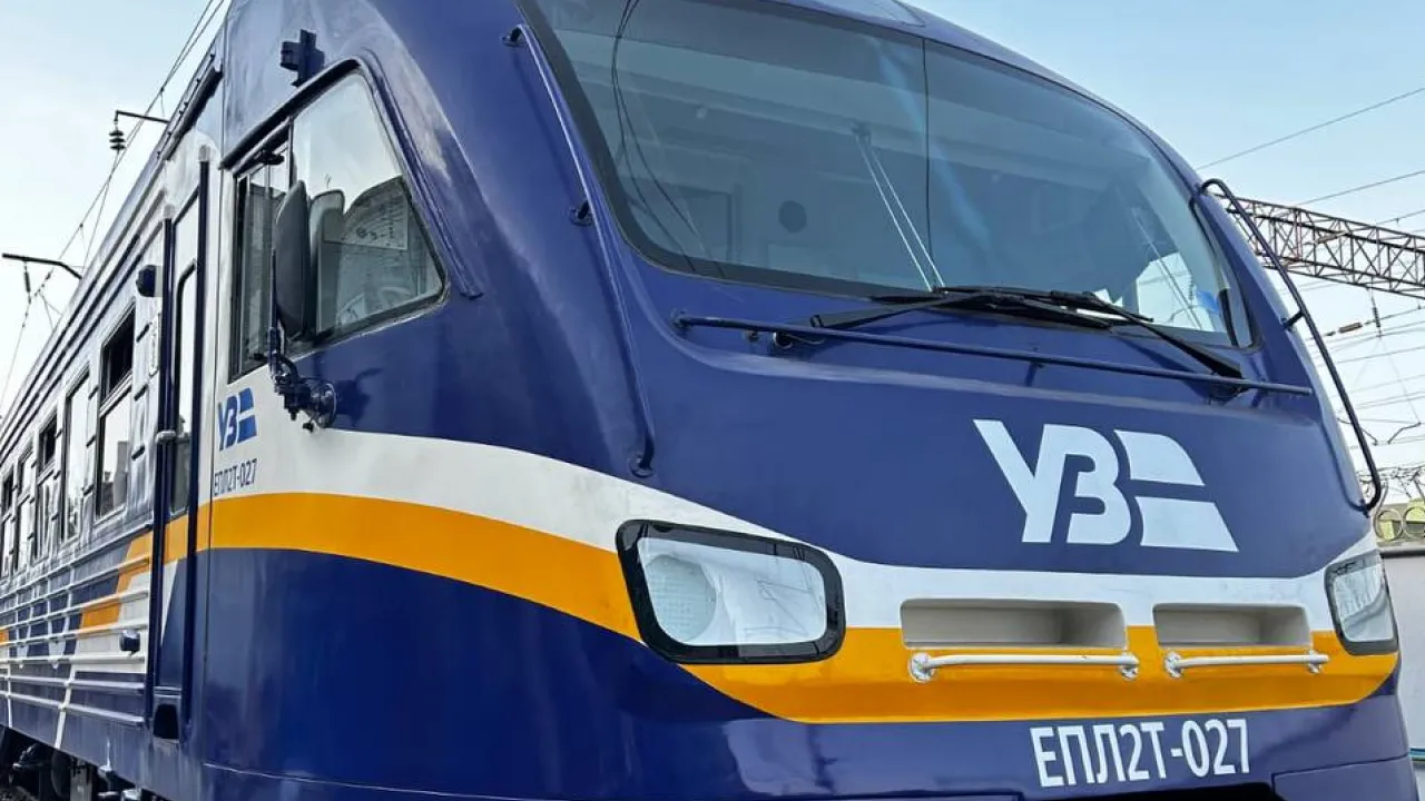 «Укрзалізниця» збільшила кількість вагонів на популярному маршруті в літній сезон 