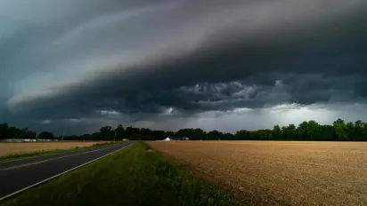 Жовтий рівень небезпеки: Рівненщину атакують шквали 13 червня - фото