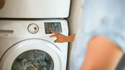 Як швидко прибрати запах секонд-хенду: простий спосіб, який працює - фото