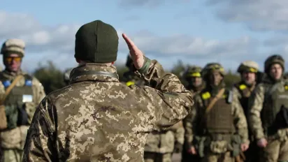 Ще одна категорія чоловіків отримала бронь від мобілізації: кого це стосується? - фото