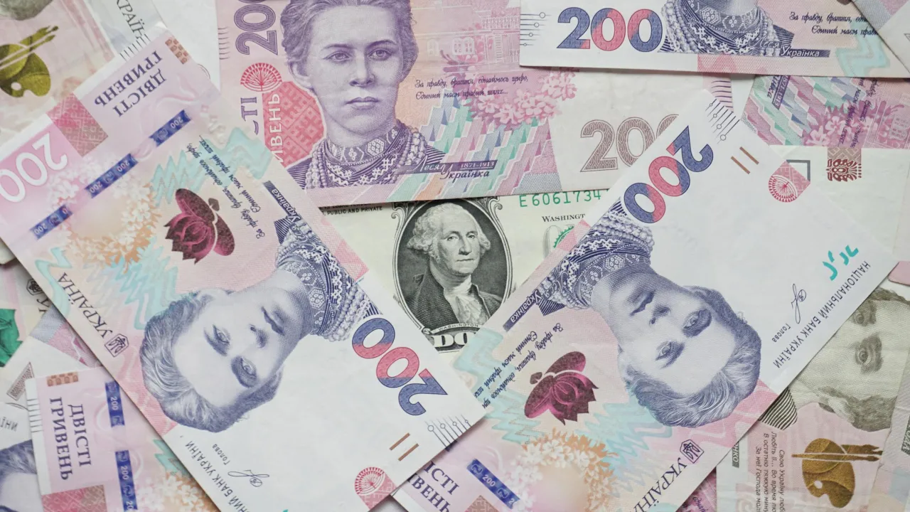 Українців дурять миттєвими виплатами від Червоного Хреста: як працює афера? 