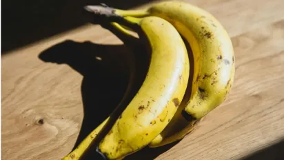 Банани без чорних плям: 4 трюки, які продовжать їм життя на тиждень - фото