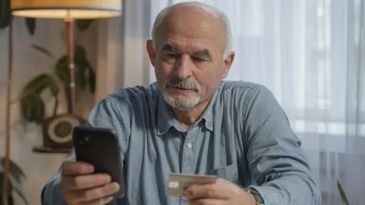 Пенсії перерахують по-новому: кому зменшать виплати - фото