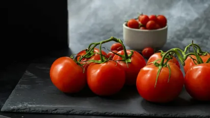 Не викидайте зіпсовані помідори: використайте їх з користю для ґрунту - фото