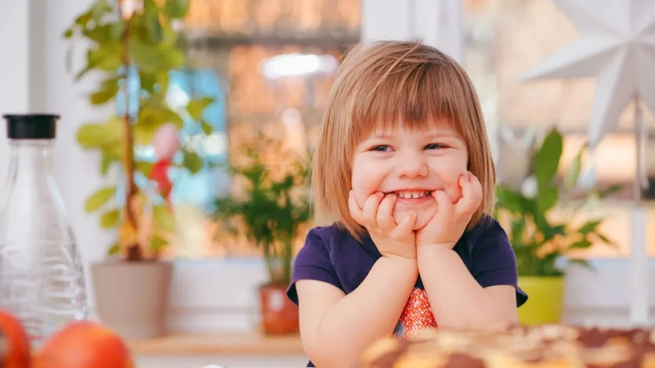 Чи можна називати дитину на честь померлого родича: думка священника 