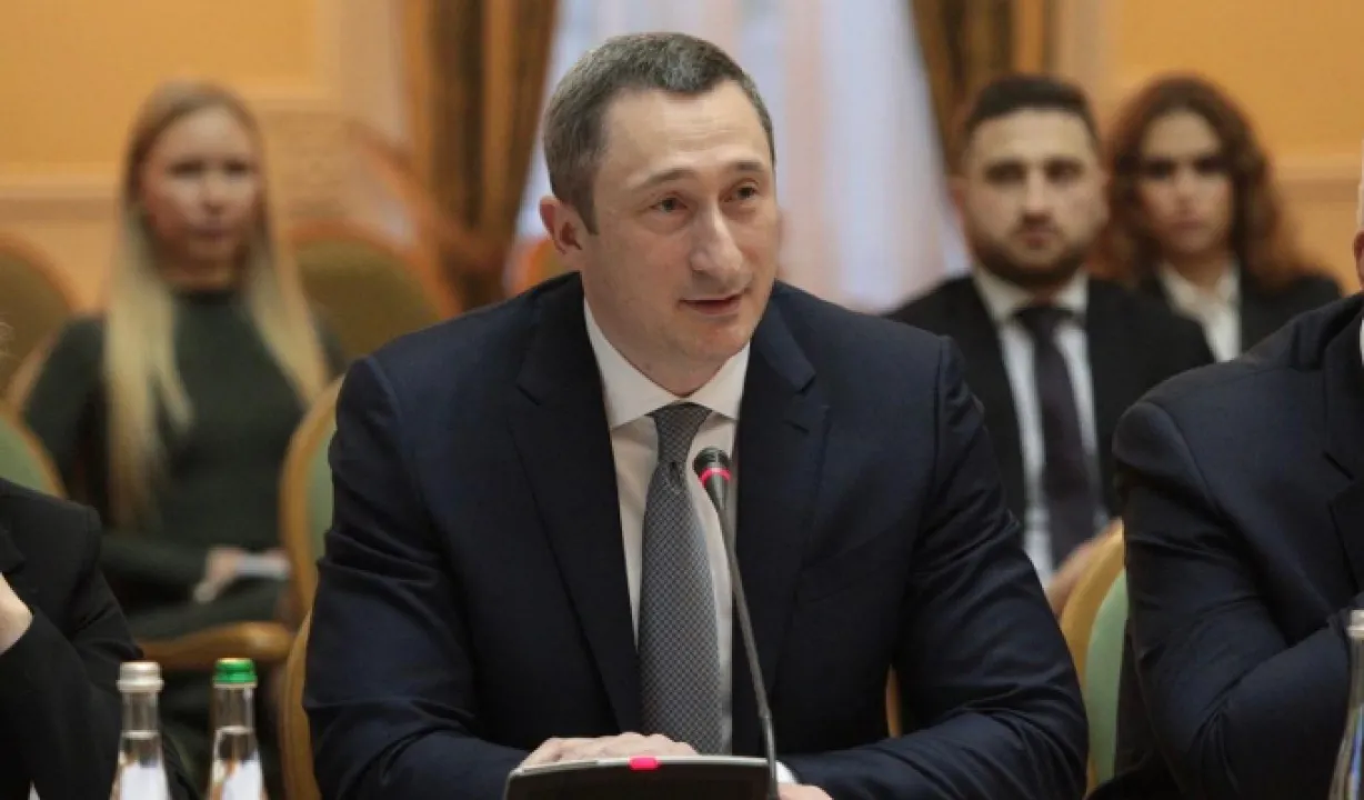 Міністр, який розробляв план повернення українців додому — втік закордон 