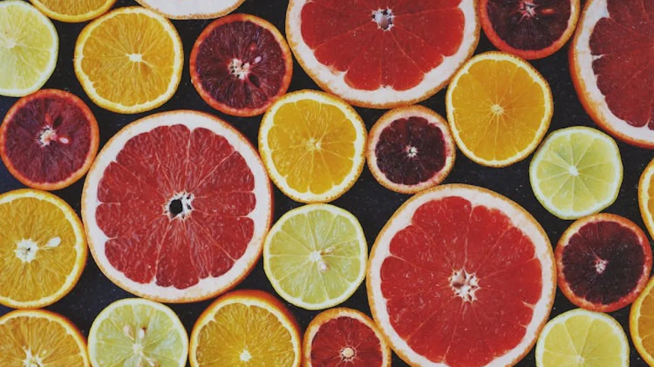 Не тільки яблуні: які екзотичні фрукти реально виростити в українському саду 