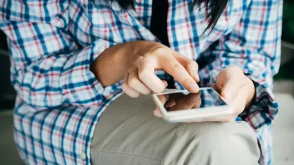 Успішні люди відмовляються від смартфонів на користь кнопкових телефонів: ось чому - фото