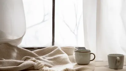 Що не варто залишати на підвіконні: п’ять речей, які можуть принести у дім проблеми - фото