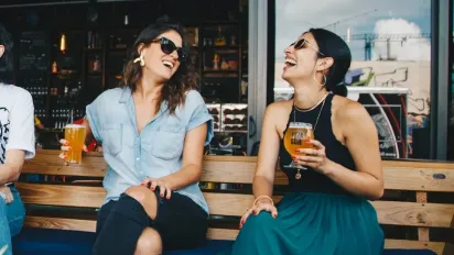 Не все, що звучить приємно, дарує радість: які компліменти краще не казати - фото