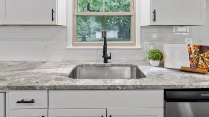 Як почистити мийку з нержавійки без хімії: бюджетна паста з трьох інгредієнтів - фото