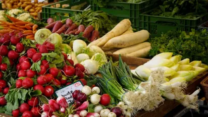 Овочі нового врожаю стрімко дешевшають: скільки нині коштує борщовий набір - фото