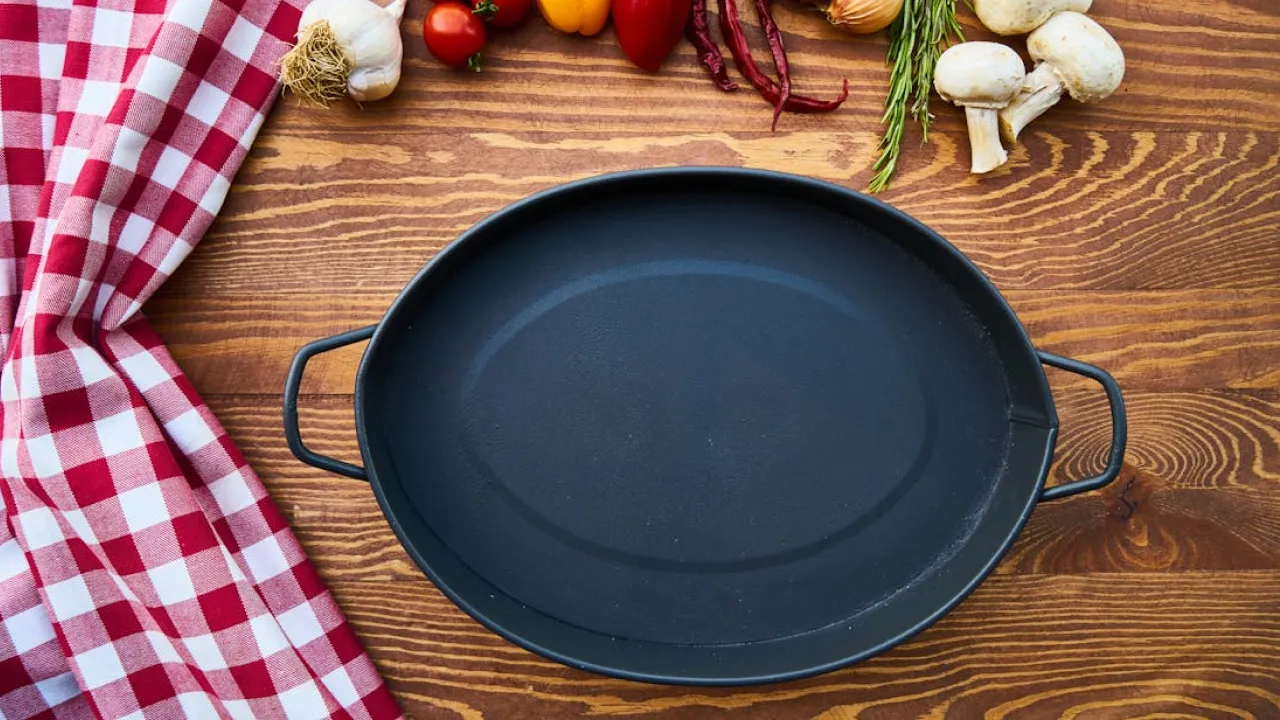 Сковорідка засяє, як нова: секрет у 2 пакетиках дешевого чаю 