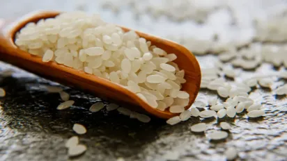 Поставте склянку рису у шафу — і забудьте про затхлий запах - фото