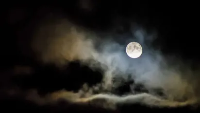 Що не варто робити увечері та перед сном: старовинні застереження, які живуть досі - фото