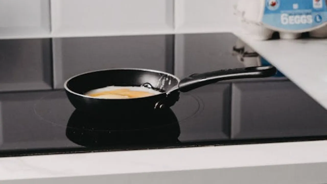 Проста заміна кришки для сковорідки: знадобиться лише фольга 