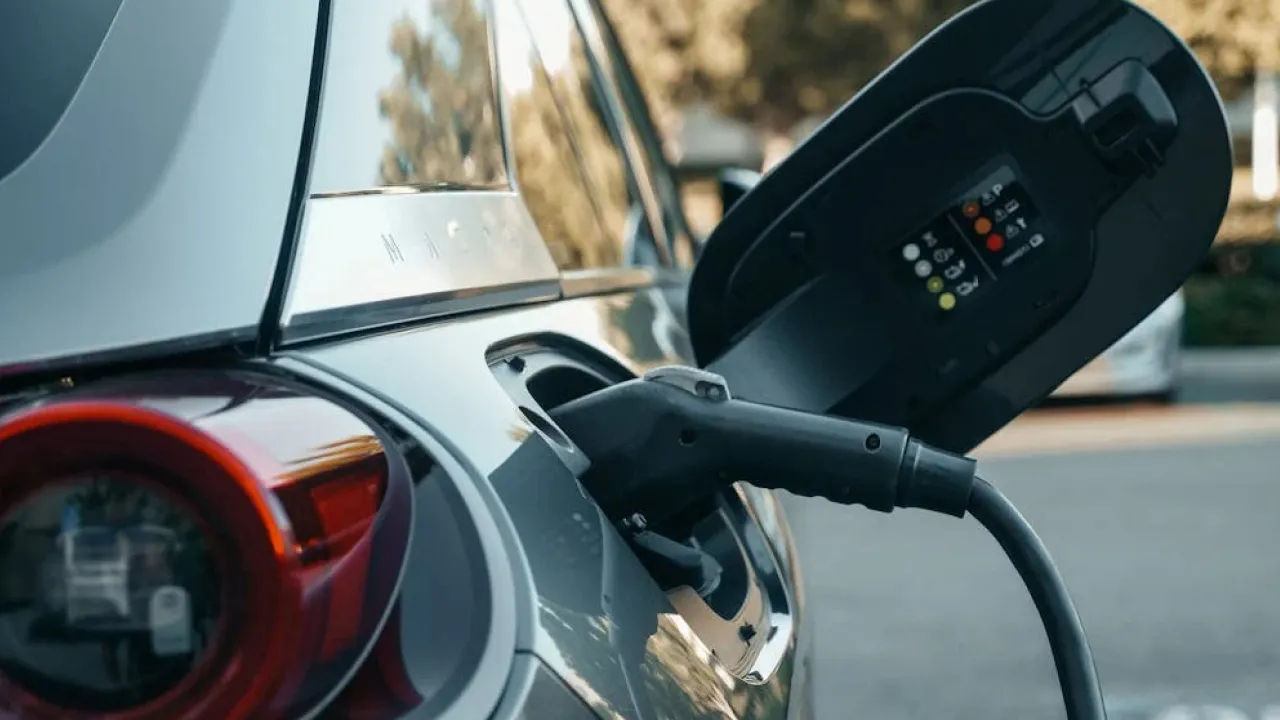 АЗС готуються до нових цін: експерти заявили про подальше здорожчання пального 