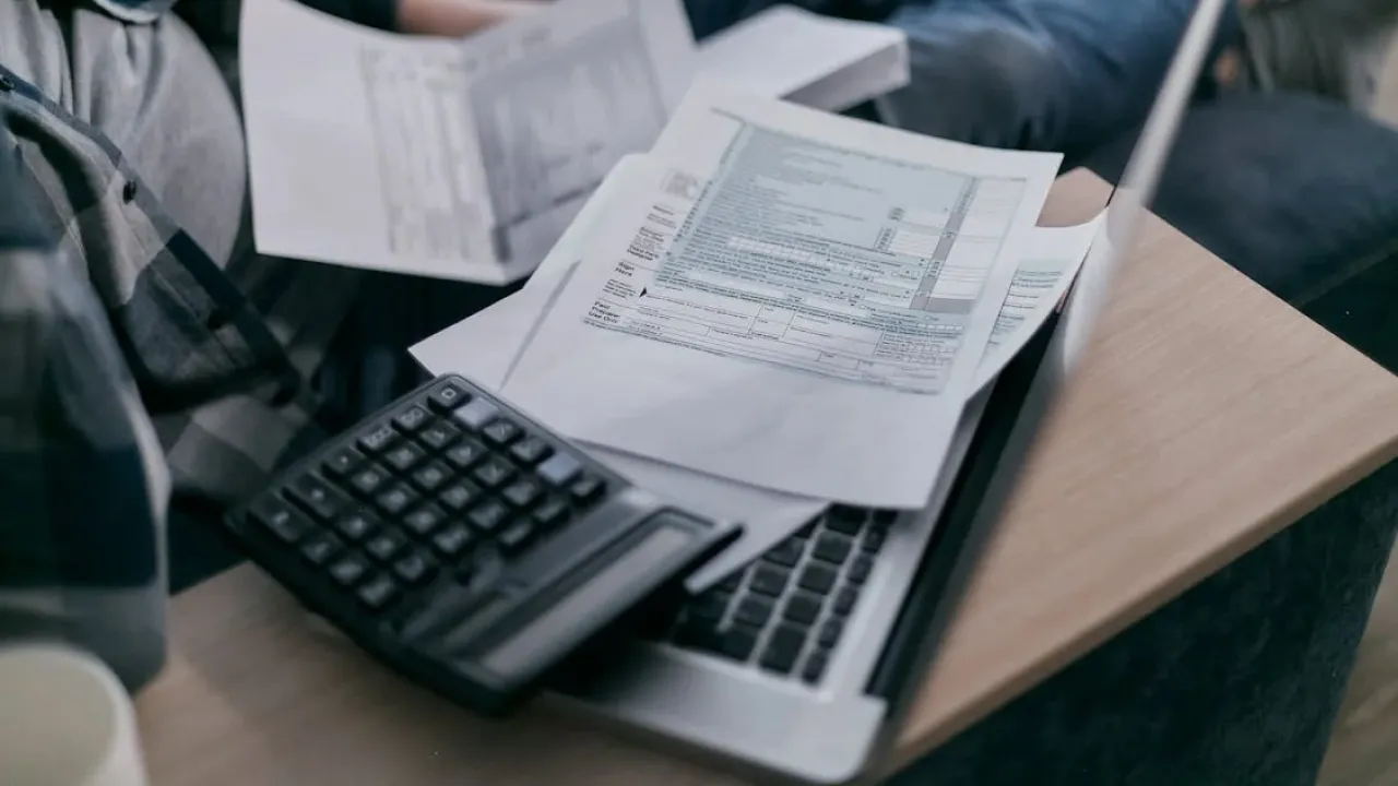 Банківські карти українців блокуватимуть за несплачені комунальні платіжки 