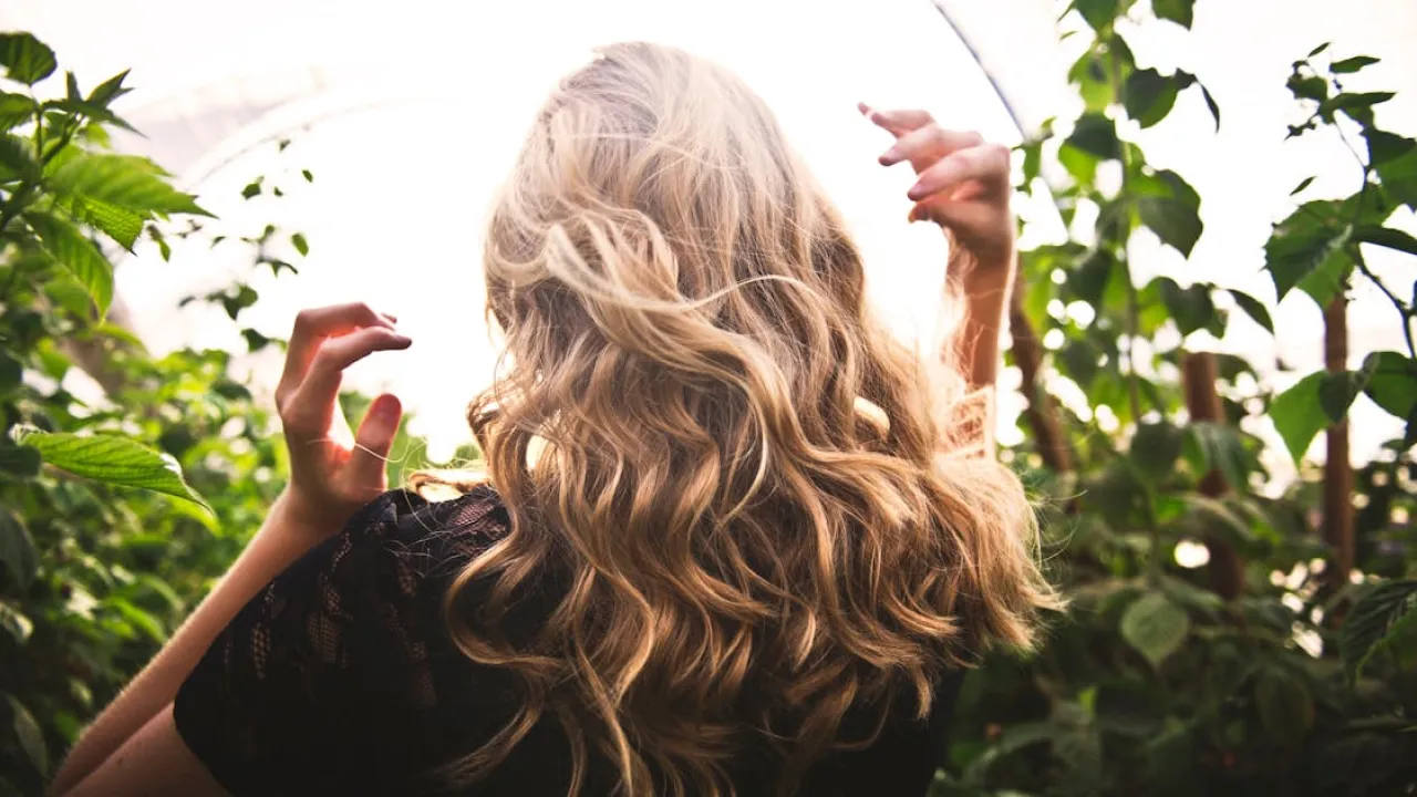 Як правильно мити голову в спекотну пору, щоб не нашкодити волоссю 