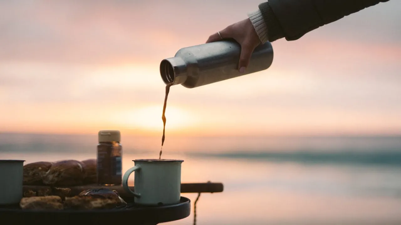 ​​​​​​​Чим помити термос, щоб позбутися неприємного запаху 