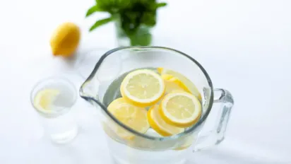 Напої для шлунка: що пити зранку для кращого травлення - фото